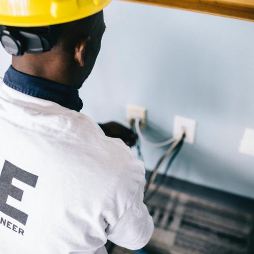 Factors To Consider While Hiring Commercial Electricians